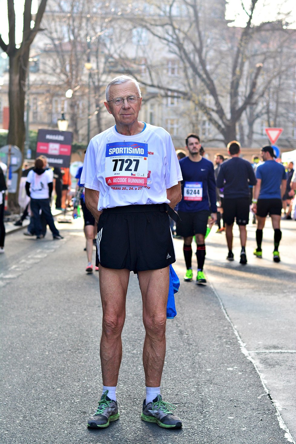 Jiří Engliš (81) byl nejstarším běžcem na půlmaratonu RunCzech