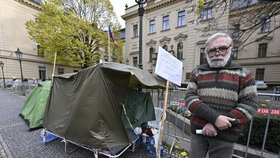 Protest Jiřího Gruntoráda před Úřadem vlády (20.11.2023)
