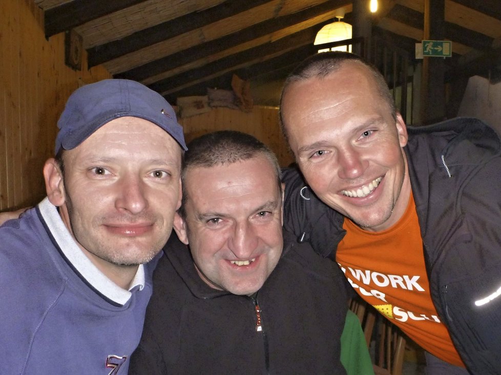 Jiří Holub (1. zprava) se svými přáteli měsíc před mozkovou mrtvicí