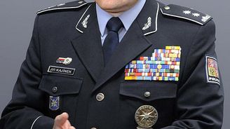 Nový policejní prezident i likvidátor Sobotky. Internet si dělá legraci z Kajínkova propuštění
