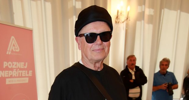 Jiří Korn jako módní ikona ve svých 73 letech.