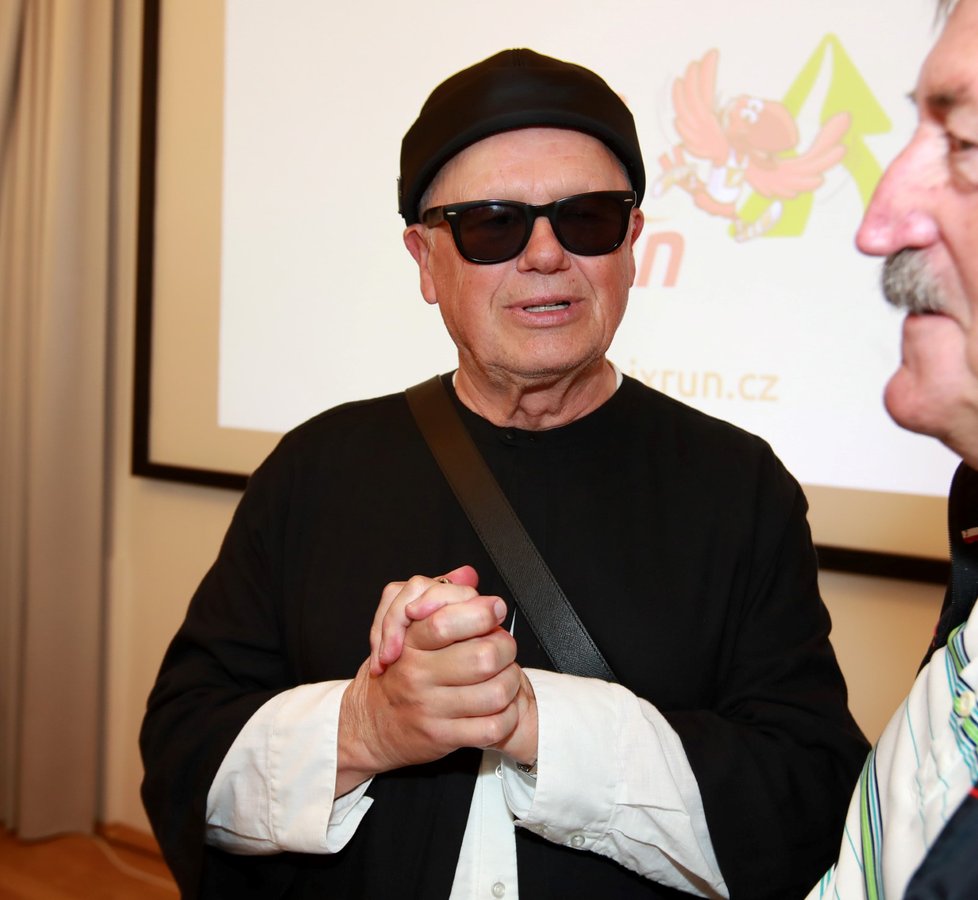 Jiří Korn jako módní ikona ve svých 73 letech