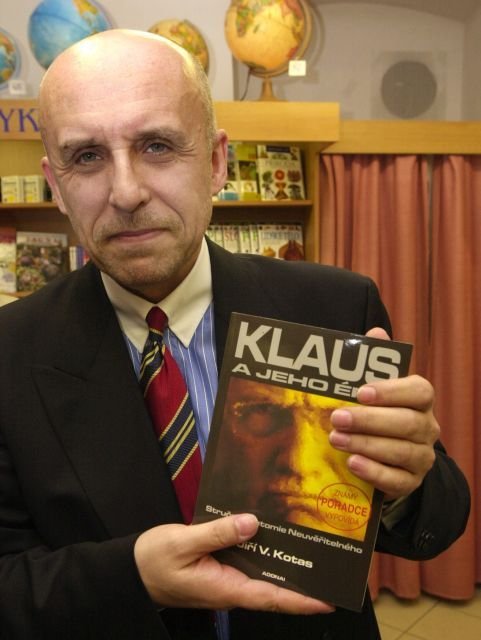 Jiří Kotas ke konci vyšetřování zmizel. Skrývá se prý v Kanadě.