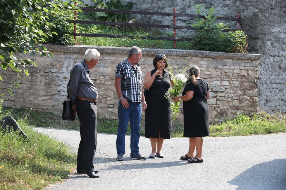 Poslední rozloučení s Hanou Krampolovou (†59), které Jiří Krampol uspořádal místo pohřbu.