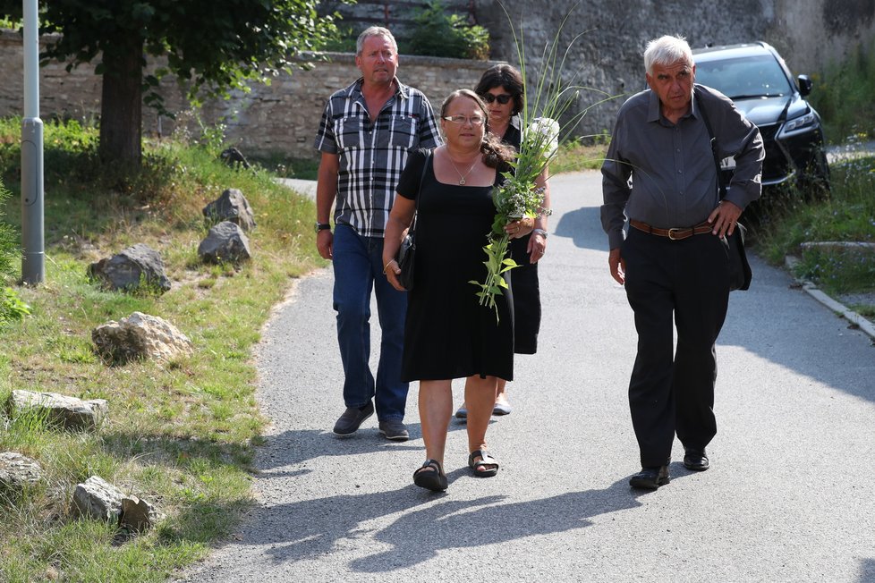 Poslední rozloučení s Hanou Krampolovou (†59), které Jiří Krampol uspořádal místo pohřbu.