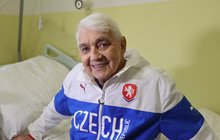 Herec a bavič Jiří Krampol (85) hlásí z nemocnice: Už zase chodím!