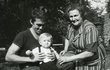 1976 Jirka se synem Jiříčkem a svou maminkou.