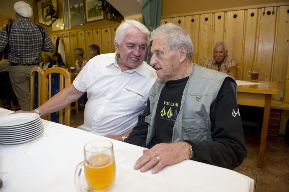 Zatímco se hosté oslavy bavili, nahoře jeden muž zkolaboval a šlo mu o život!