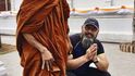 Setkání s mnichem v Bangkoku, před plavbou po Andamanském moři z Phuketu k Malajsii