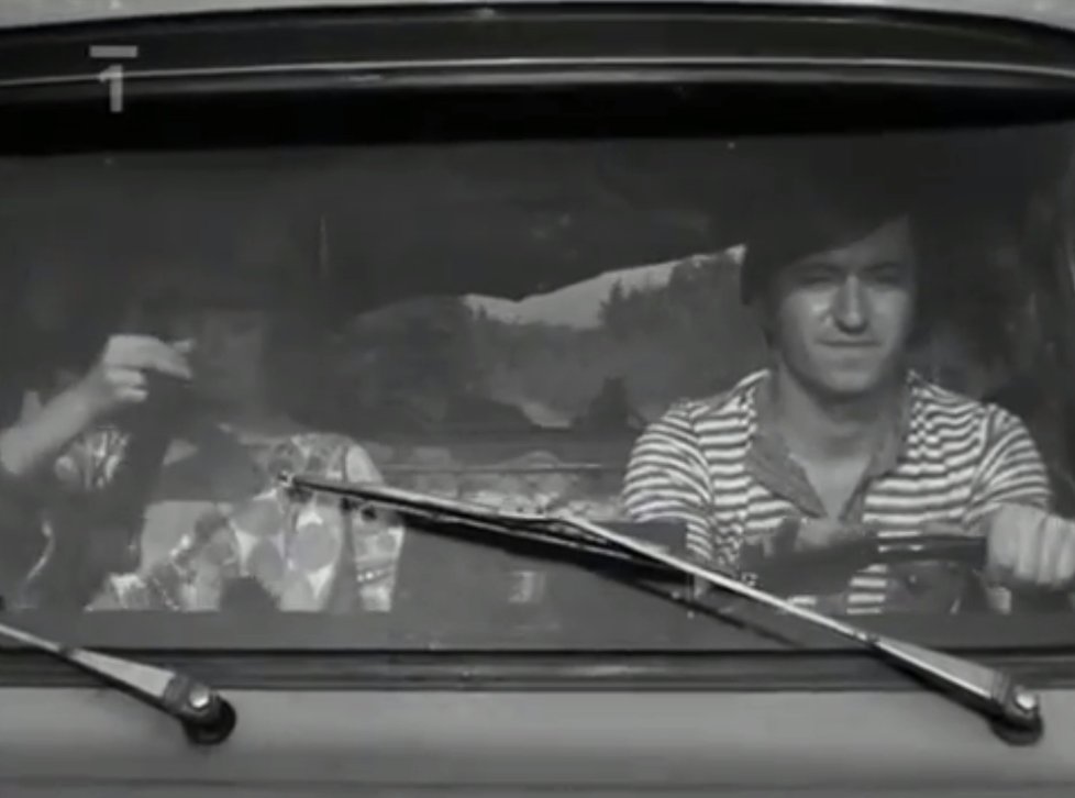 1973: Zatykač na královnu. Jiří Lábus poprvé a naposledy za volantem.