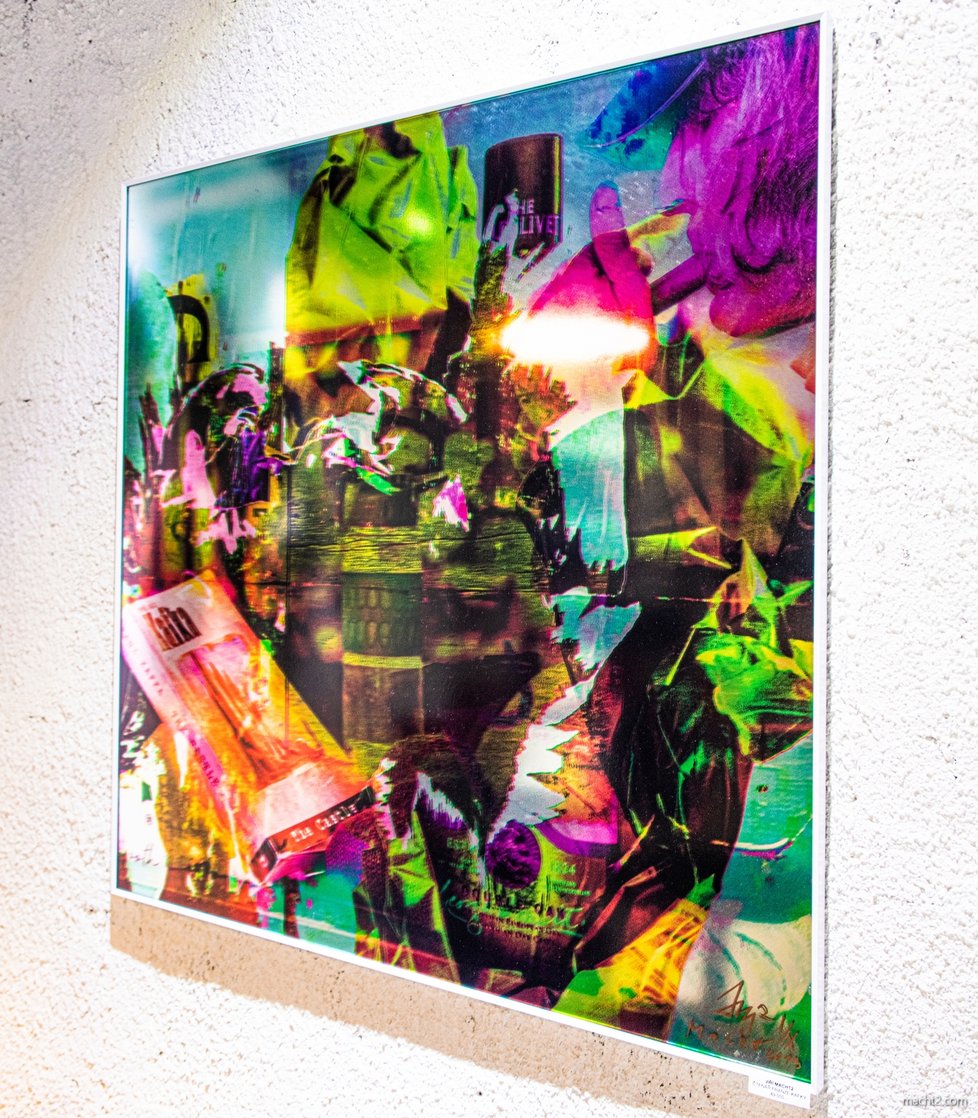V tvorbě vizuálního umělce Jiřího Machta2 dominují nejrůznější pestrobarevné koláže a asambláže poskládané z fotografií.