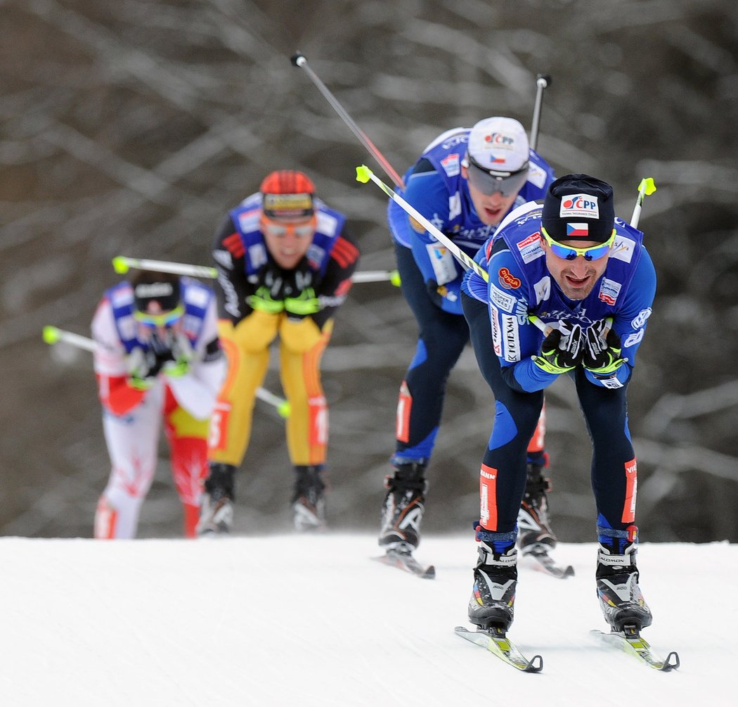 Jiří Magál při sjezdu v závodě MS ve skiatlonu