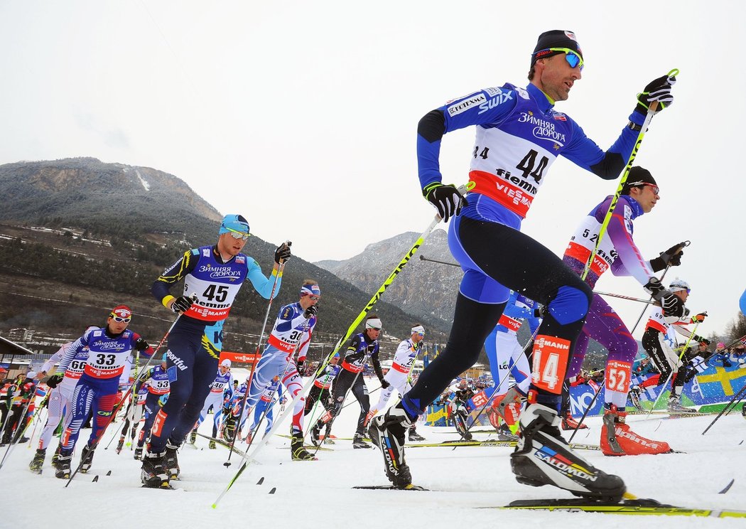 Jiří Magál rozbíhá závod ve skiatlonu na MS ve Val di Fiemme