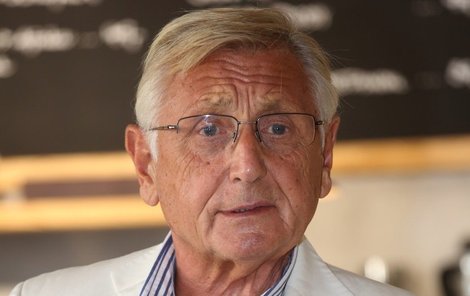 Ve věku 82 let zemřel oscarový režisér Jiří Menzel.