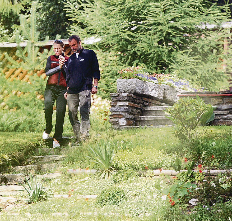 Červenec 2008: Jaroslav Brabec přijel za Olgou Menzelovou na chatu na Lipno