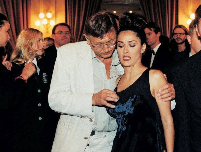 1997: MFF Karlovy Vary Herečka Salma Hayeková a režisér Jiří Menzel na snímku Pavla Vítka.