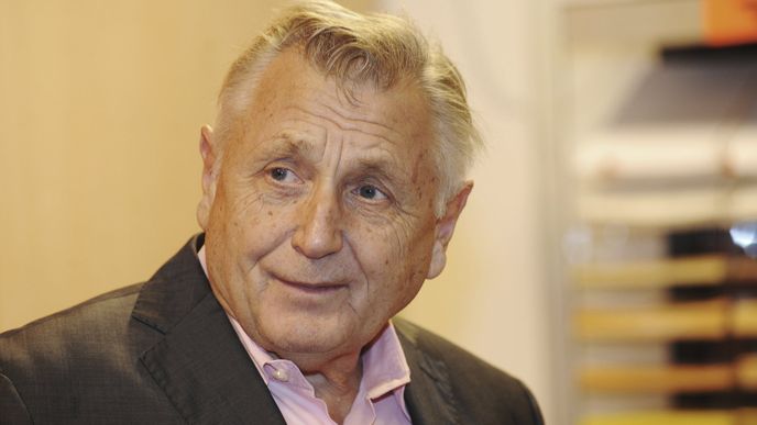 Jiří Menzel leží v nemocnici po operaci mozku.