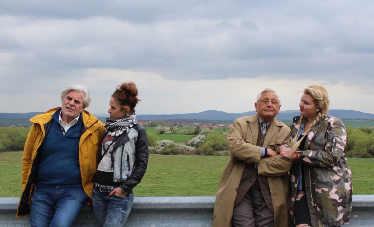 Jiří Menzel road movie Tlumočník, mít jež bude premiéru na letošním Berlinale.