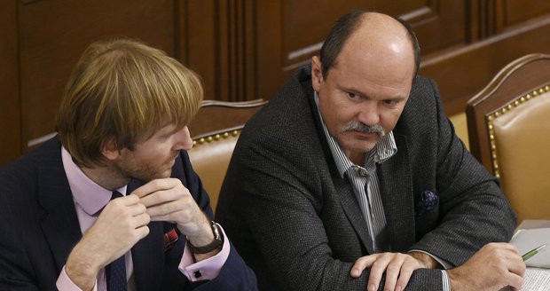 Ministr Milek se vyhnul střetu zájmů: Část akcií holdingu převedl na manželku