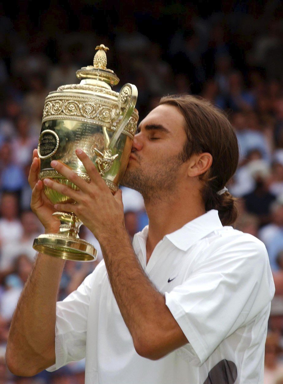 Roger Federer se svým wimbledonským grálem