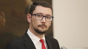 Zemanův mluvčí Jiří Ovčáček při tiskové konferenci na Hradě