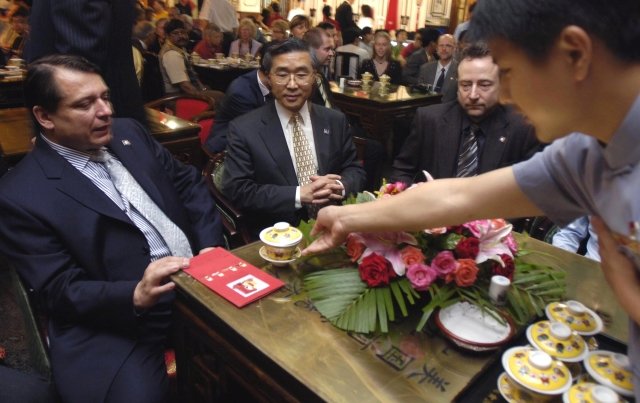 Jiří Paroubek v Číně ještě coby premiér. Psal se rok 2005.