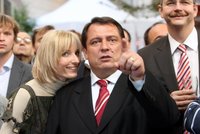 Paroubek: ČSSD má dost hlasů pro nedůvěru vládě