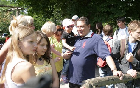 Paroubek na akci pozval deset dětí z dětského domova a jejich vychovatelky.