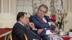 Zeman šil na sjezdu Paroubkovy ČSSD do Fialova kabinetu: „Je to vláda amatérů“