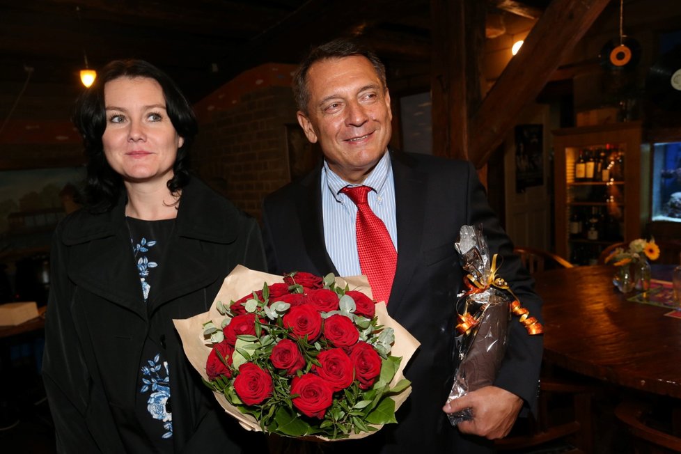 Expremiér Jiří Paroubek s partnerkou Gabrielou Kalábkovou