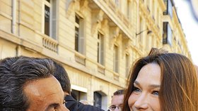 Francouzský prezident Nicolas Sarkozy (55)  a jeho manželka Carla Bruni (42)