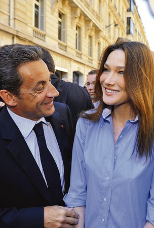 Francouzský prezident Nicolas Sarkozy (55)  a jeho manželka Carla Bruni (42)