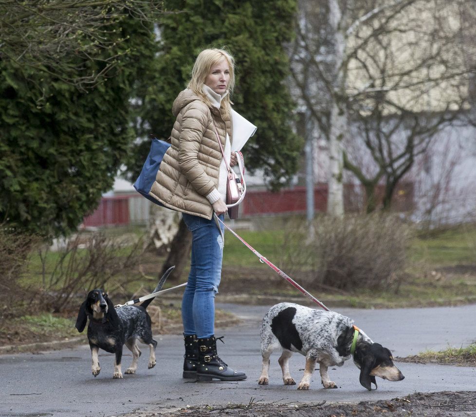 Petra Paroubková a její baseti Tony a Bety.