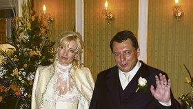 Svatba Jiřího Paroubka s Petrou. Nyní se rozvádějí.