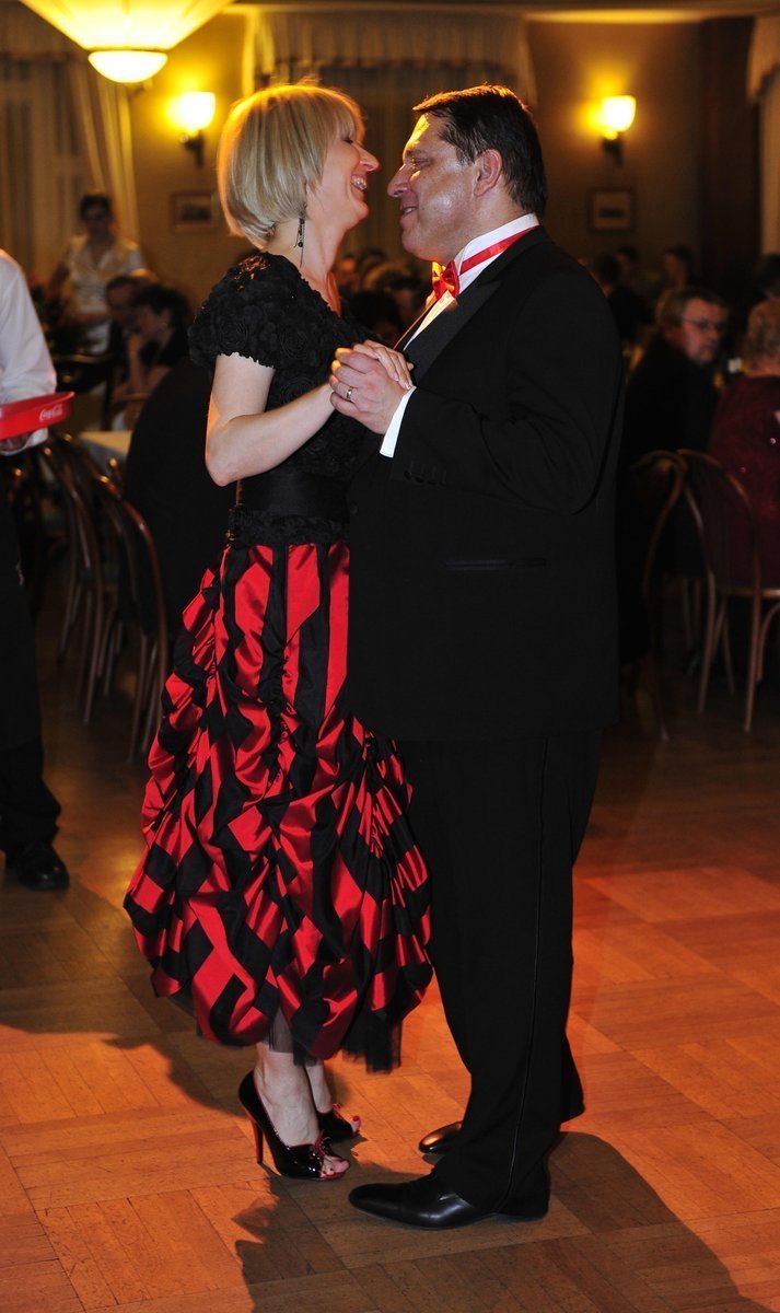 Petra Paroubková s manželem Jiřím Paroubkem na plese.