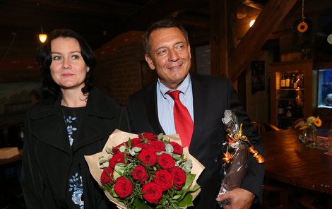Nedávno byl pár viděn na oslavě narozenin producenta Františka Janečka.