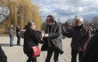 V brněnském krematoriu se rozloučila rodina, kolegové a přátelé s hercem Jiřím Pechou (†74), který zemřel minulou středu. V brněnském krematoriu se rozloučila rodina, kolegové a přátelé s hercem Jiřím Pechou (†74), který zemřel minulou středu.