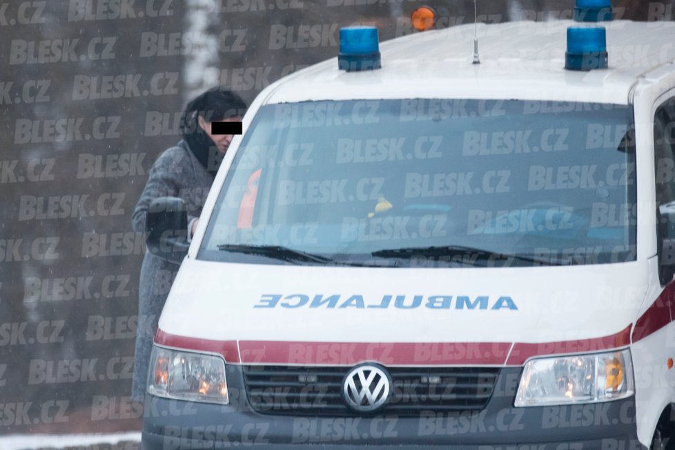 Převoz Jiřího Pomeje do sanatoria. Celou dobu u něj byla sestra Petra.