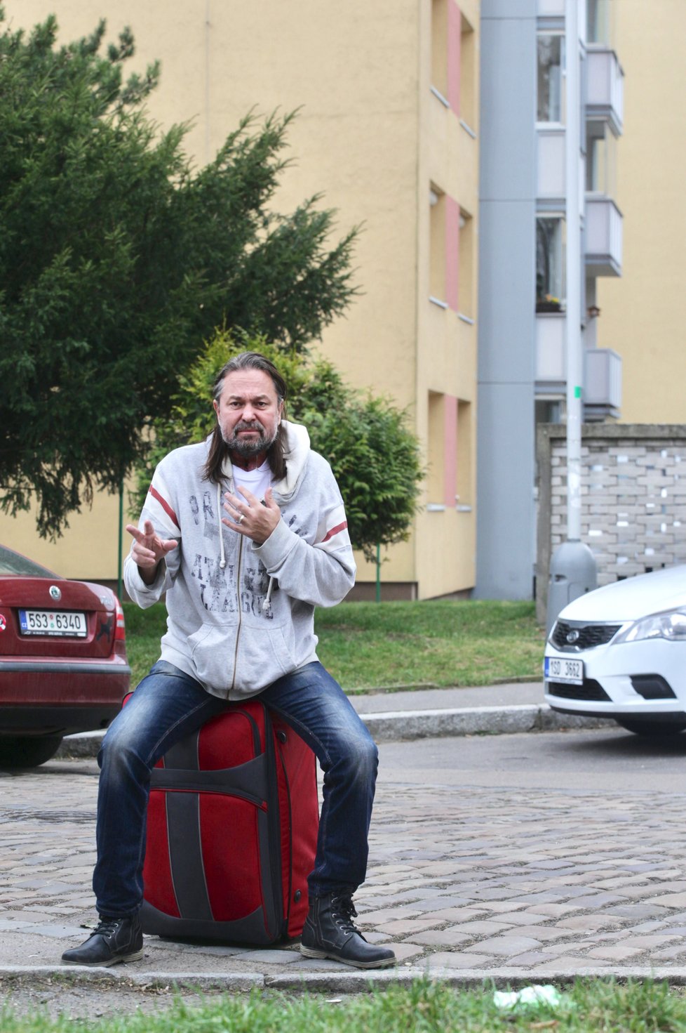 Jiří Pomeje se odstěhoval od manželky Andrey, s sebou měl jen jeden kufr. 