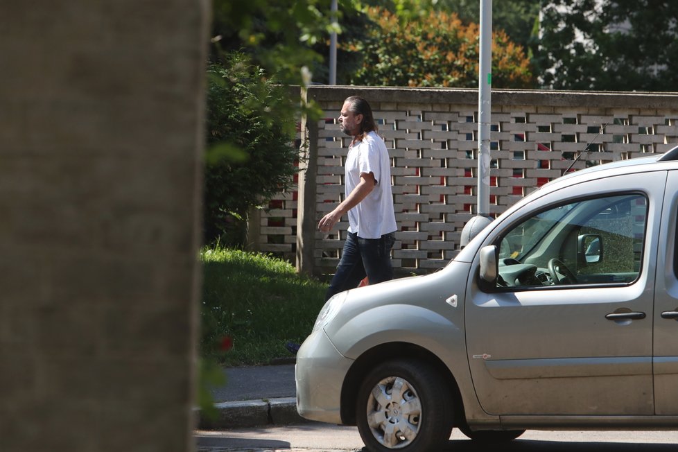 Jiří Pomeje po rakovině hrtanu: Opuštěný, zbědovaný. Nepije, ale...Odmítá JÍST!