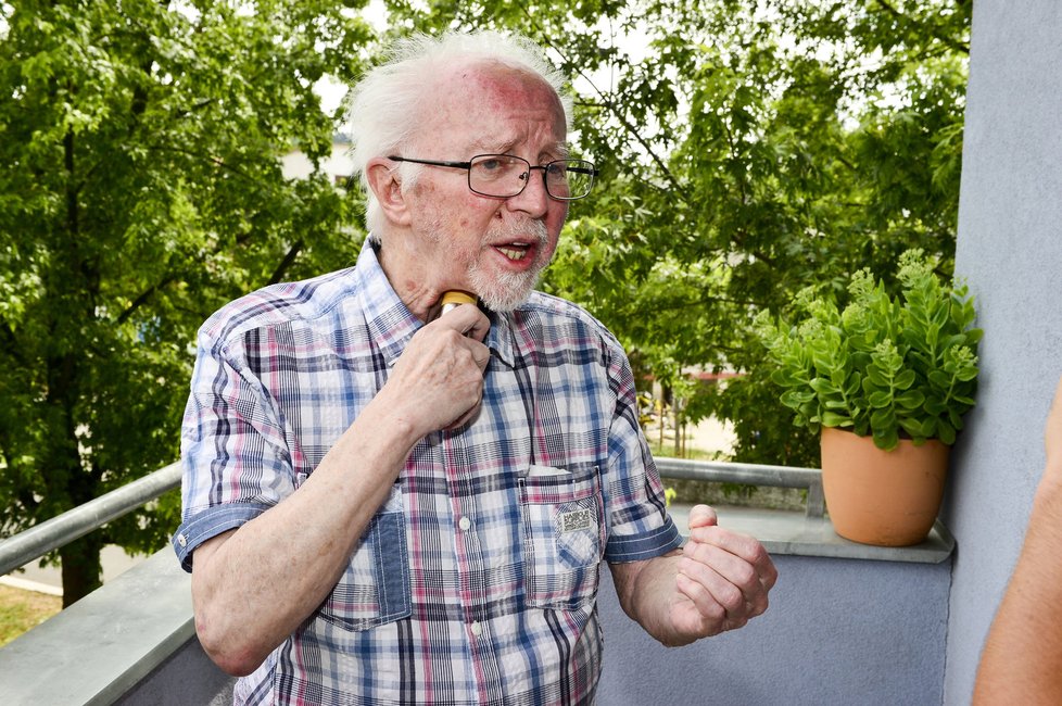 Stanislav Fišer má slavíka kvůli rakovině hlasivek.