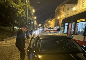 Jiří Pospíšil v Praze na Újezdě parkoval v zákazu stání. Přistihl jej přitom čtenář Blesku