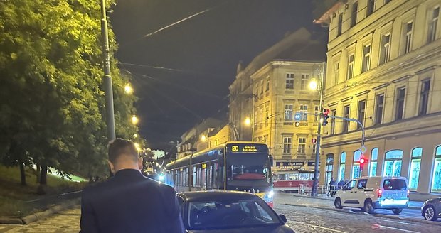Jiří Pospíšil v Praze na Újezdě parkoval v zákazu stání. Přistihl jej přitom čtenář Blesku