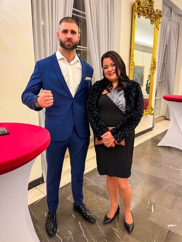 Jiří Procházka a europoslankyně Nikola Bartůšek na Pražském hradě (28.10.2025) Jiří Procházka a europoslankyně Nikola Bartůšek na Pražském hradě (28.10.2025)