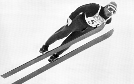 Zlatý skok Jiřího Rašky na olympiádě v Grenoblu 1968.