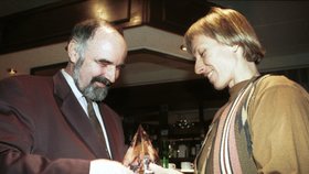 Zemřel bývalý senátor a majitel nižborské sklárny Jiří Rückl. Na snímku s Martinou Navrátilovou v roce 1993.