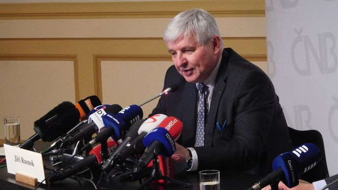 Guvernér ČNB Jiří Rusnok oznámil 6. dubna 2017, že intervence a oslabování kurzu koruny končí