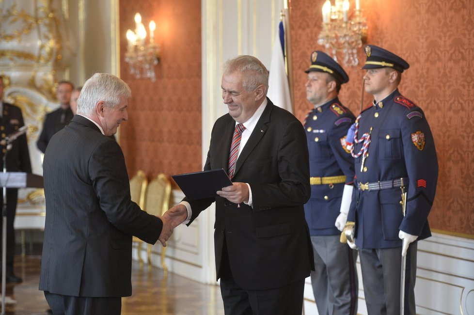 Prezident Zeman jmenoval Jiřího Rusnoka guvernérem ČNB