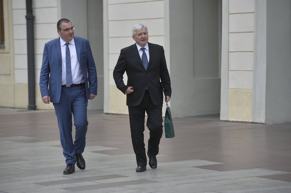 Rusnoka do křesla guvernéra ČNB jmenoval prezident Zeman.