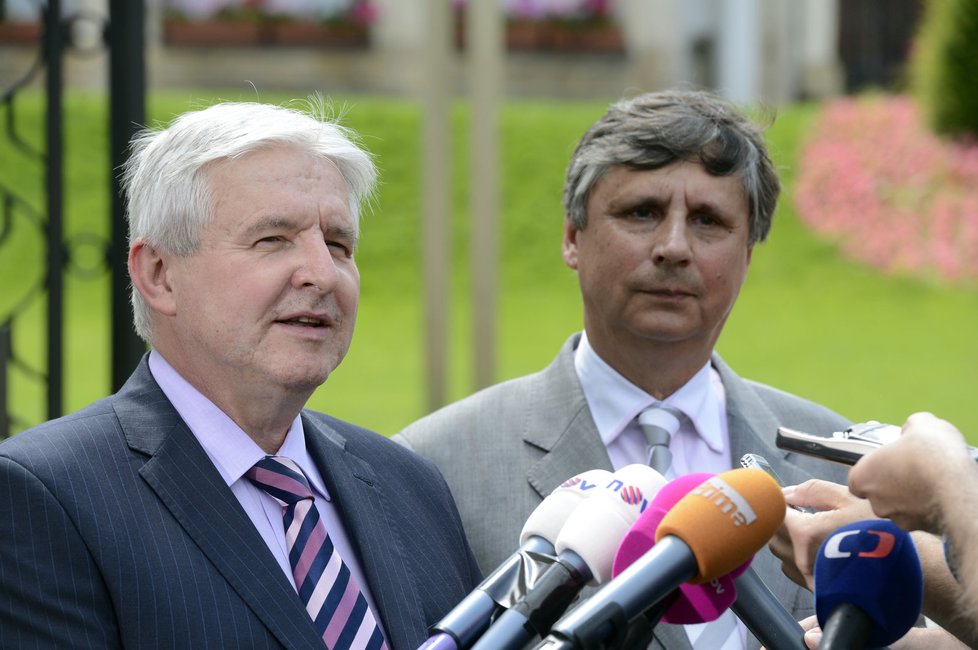 Jiří Rusnok a Jan Fischer během tiskové konference